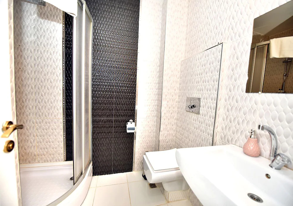 Royal Garden Suite Hotel