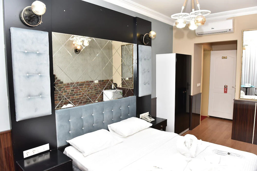 Royal Garden Suite Hotel