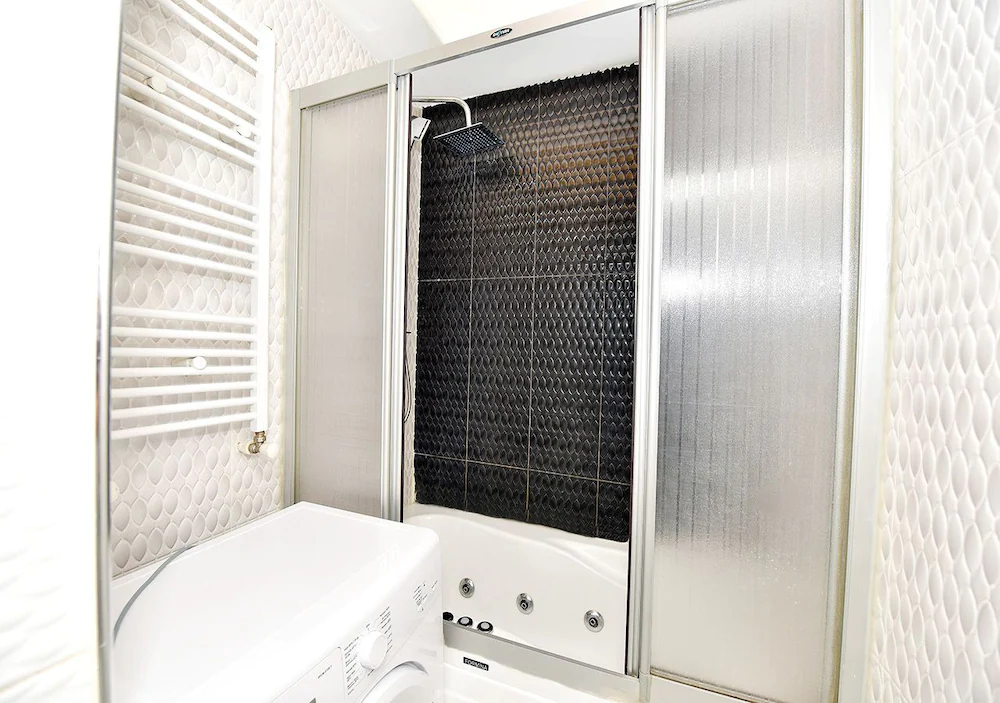 Royal Garden Suite Hotel