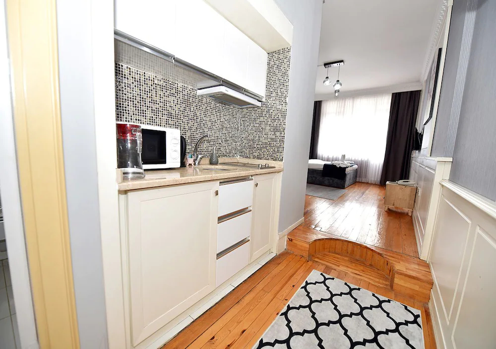 Royal Garden Suite Hotel