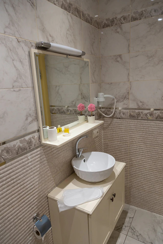 Royal Garden Suite Hotel