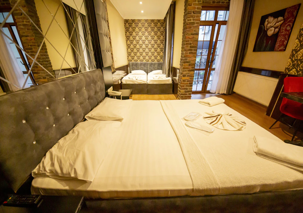 Royal Garden Suite Hotel