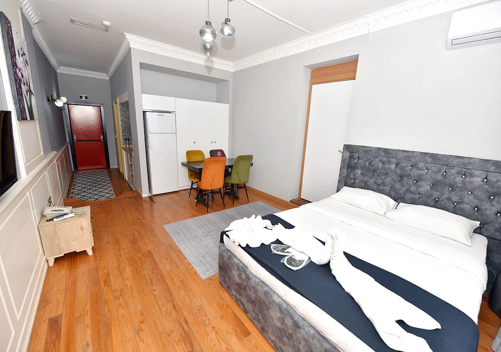 Royal Garden Suite Hotel