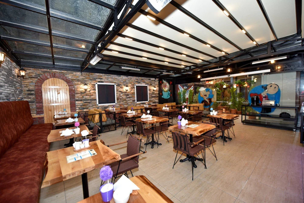 Royal Garden Suite Hotel