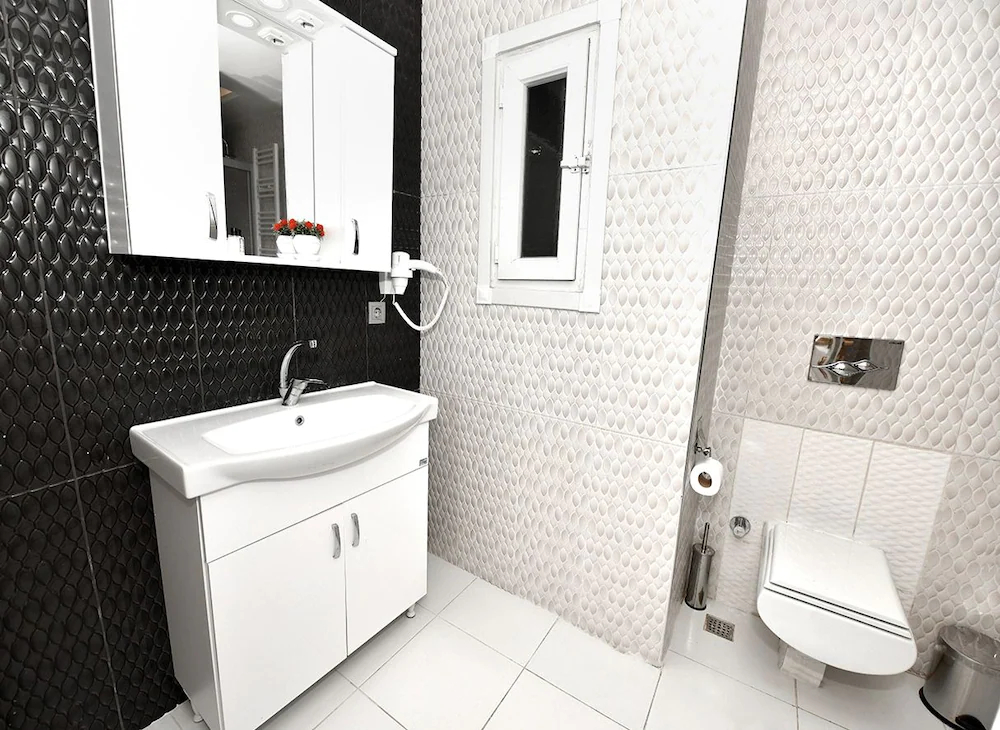 Royal Garden Suite Hotel