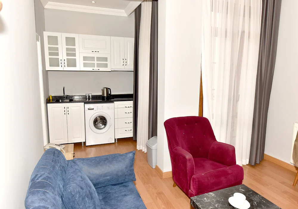 Royal Garden Suite Hotel