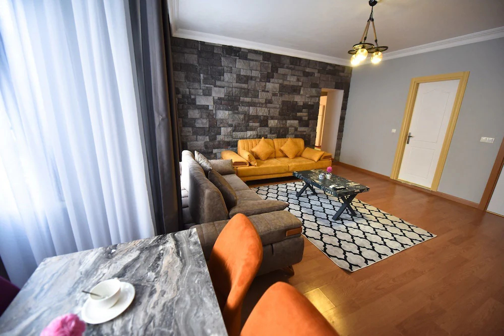 Royal Garden Suite Hotel