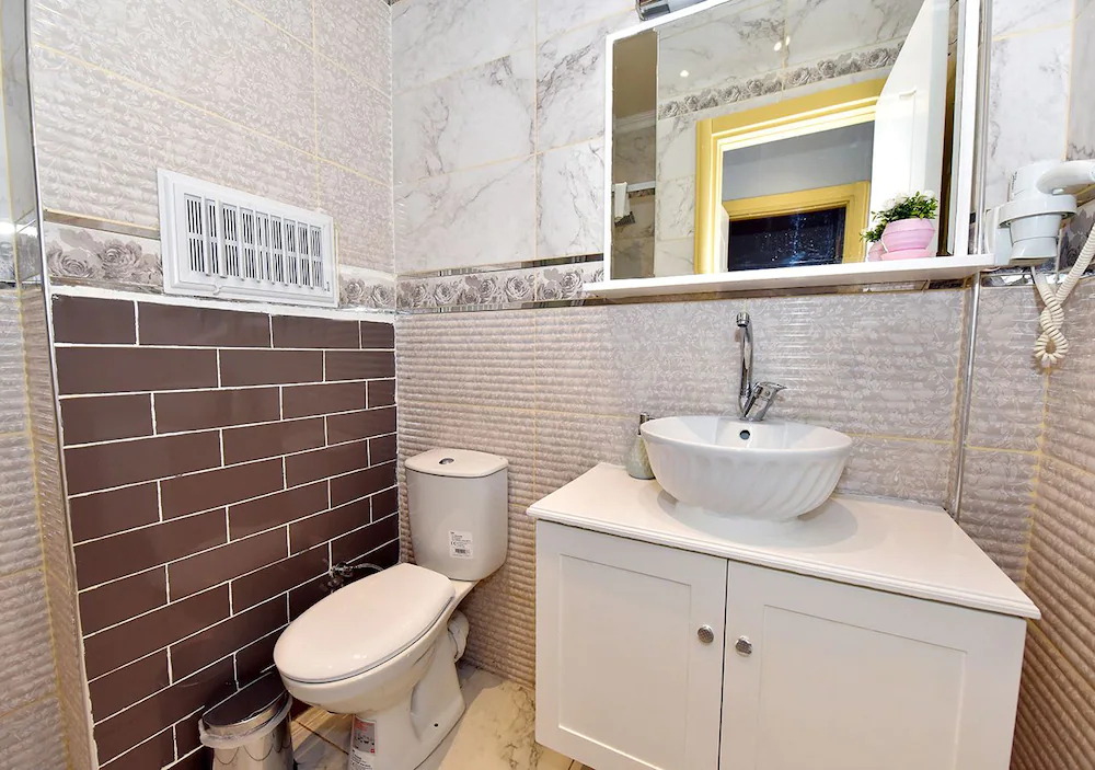 Royal Garden Suite Hotel