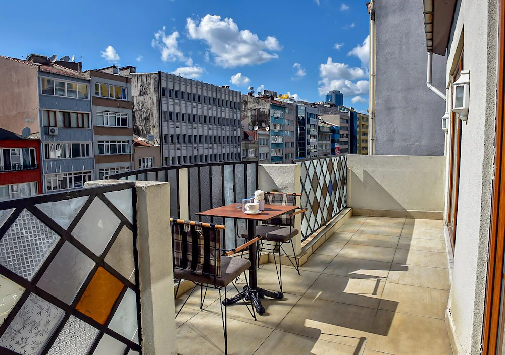 Royal Garden Suite Hotel