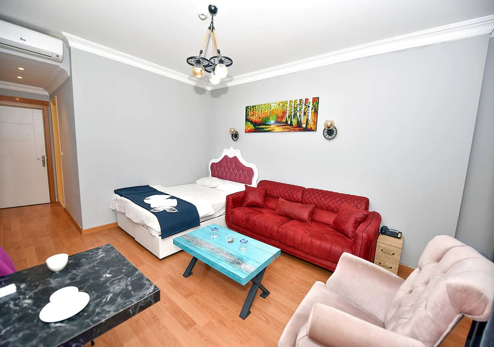 Royal Garden Suite Hotel