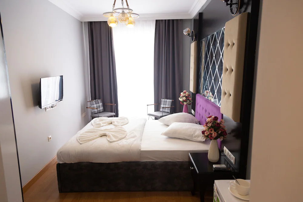 Royal Garden Suite Hotel