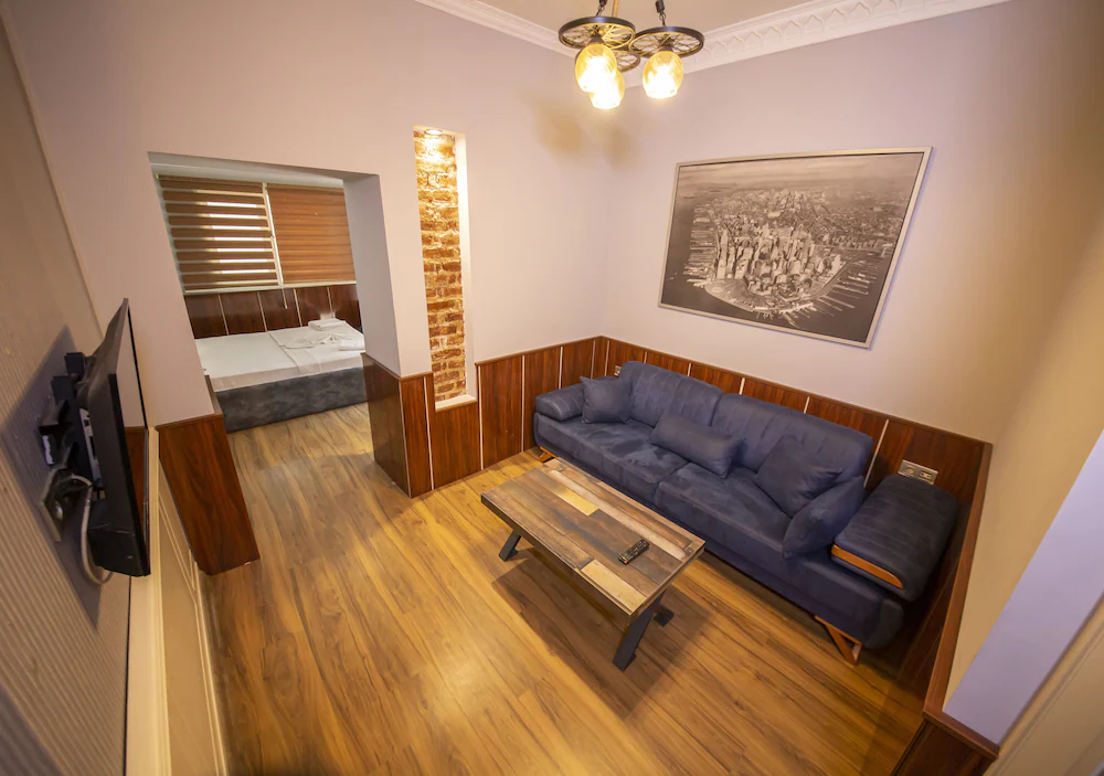 Royal Garden Suite Hotel