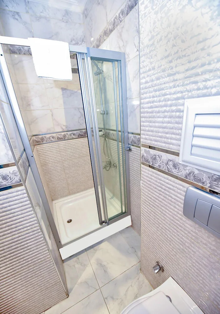 Royal Garden Suite Hotel