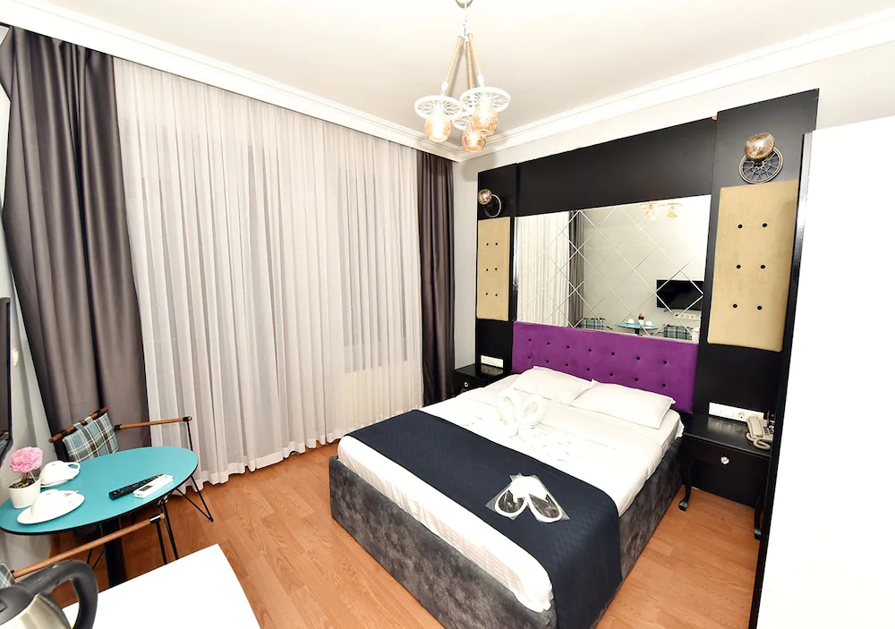 Royal Garden Suite Hotel