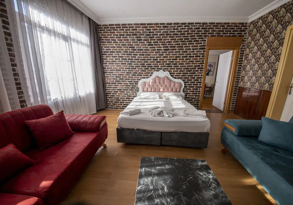 Royal Garden Suite Hotel