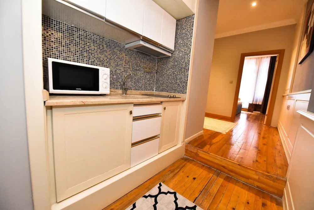 Royal Garden Suite Hotel