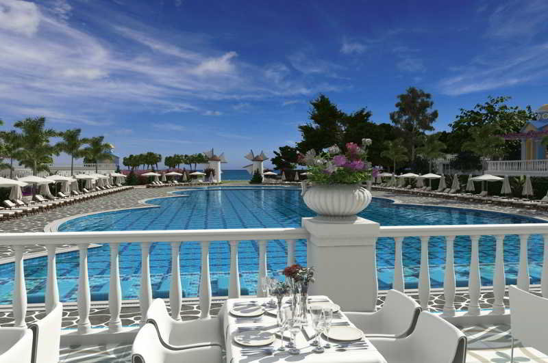 Rubi Platinum Spa Resort & Suites