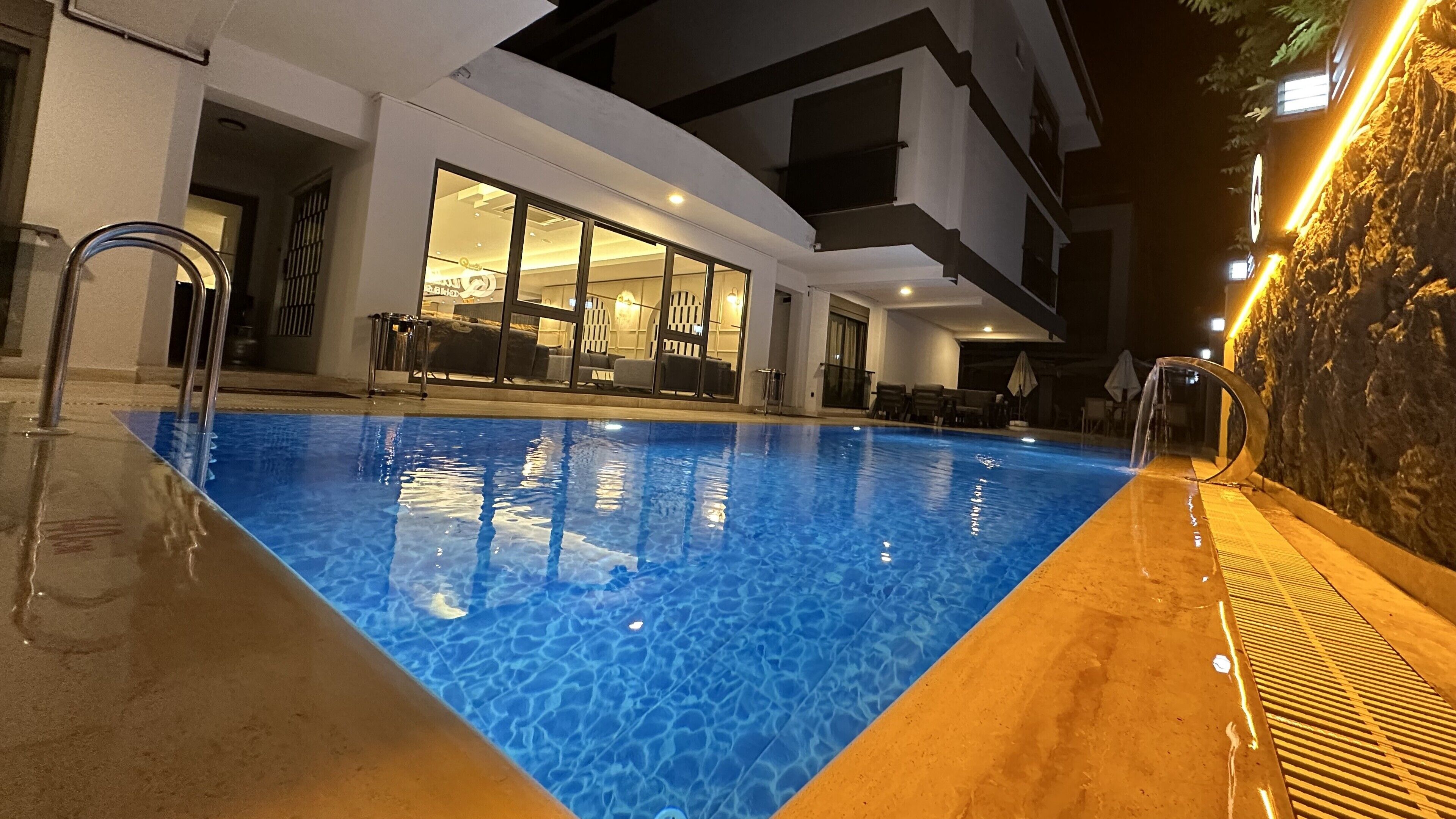 Quality Gold Suite Hotel