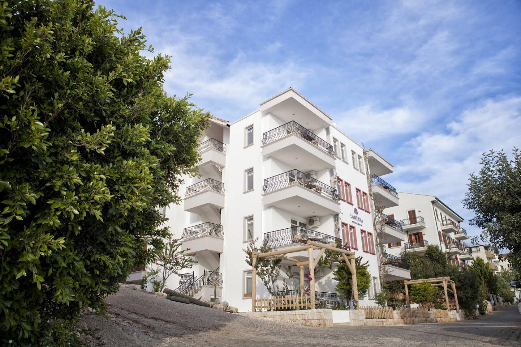 Lantana Aparts
