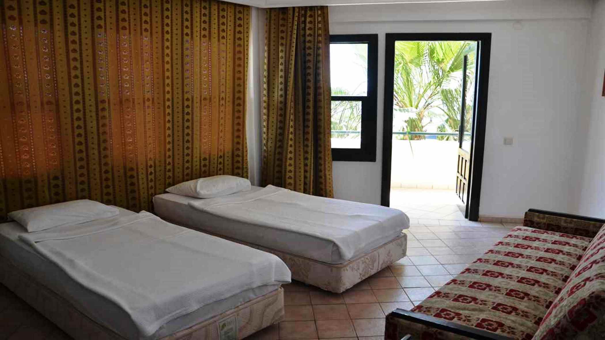 Gold Twins Family Beach Hotel