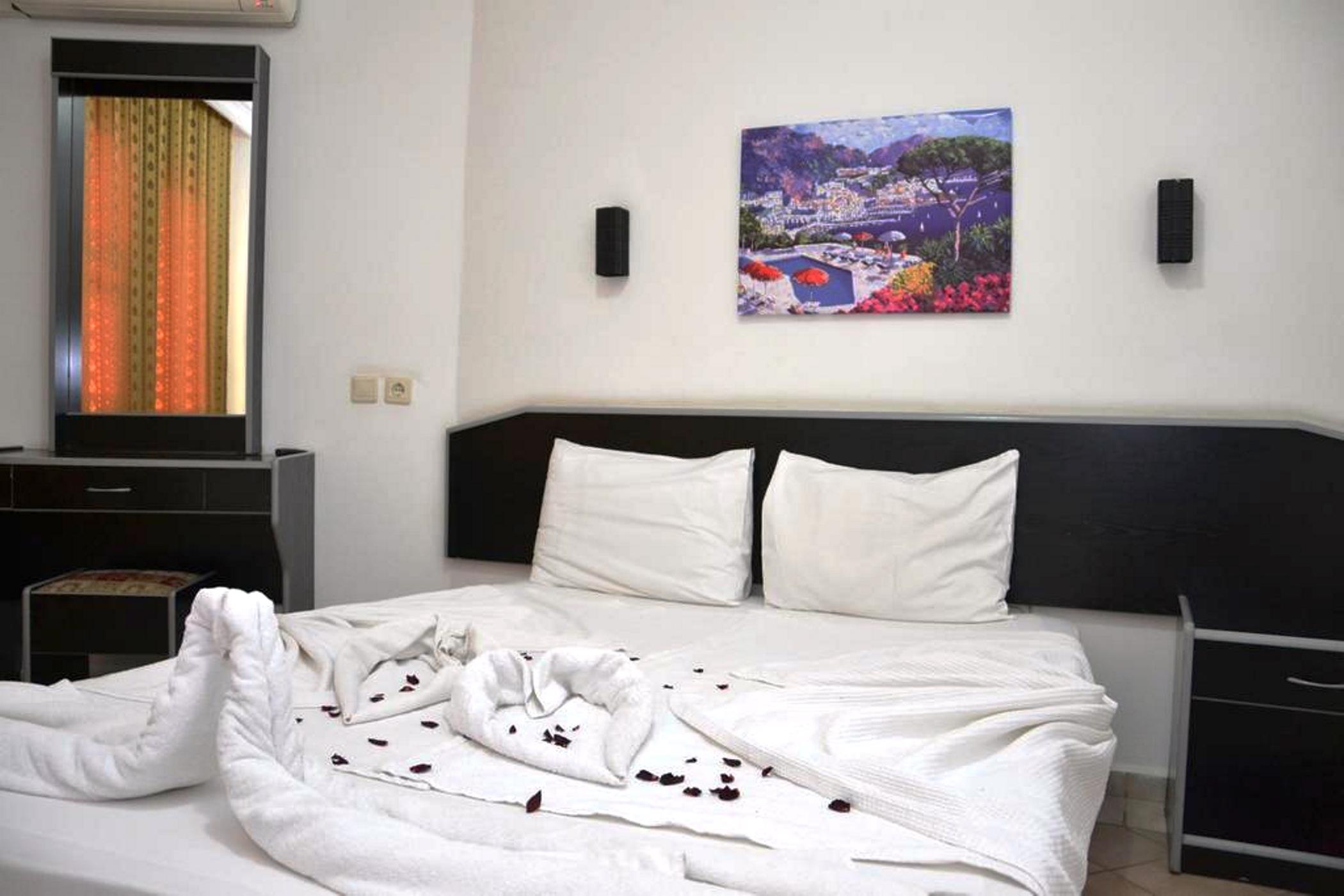 Gold Twins Family Beach Hotel