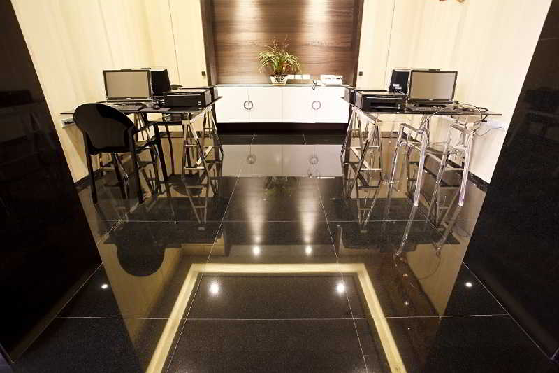 Royal Group Hotel Ho Yi Branch