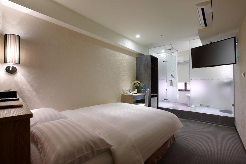 Rf Hotel