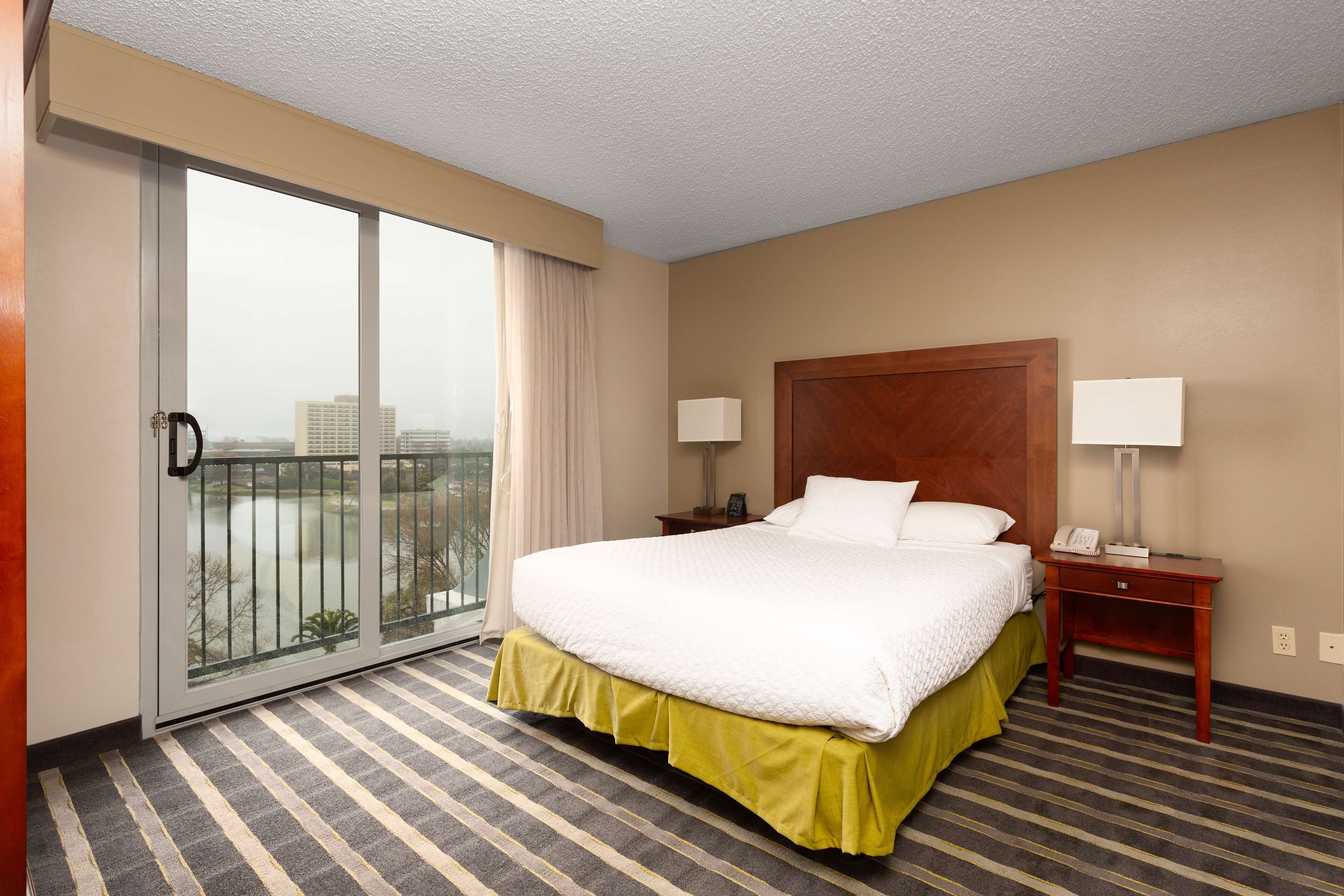 Embassy Suites by Hilton San Francisco Airport Waterfront