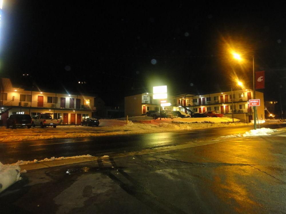 Pine Lodge Motel