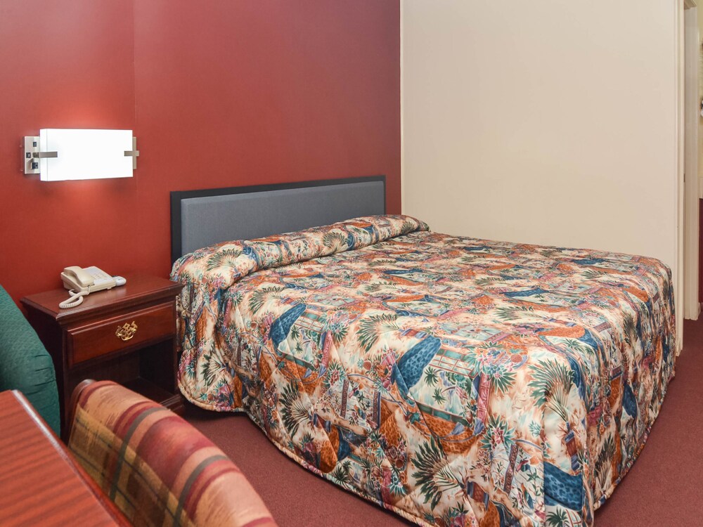 OYO Hotel Calhoun GA I-75 & US-41 Hwy