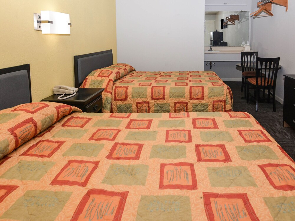 OYO Hotel Calhoun GA I-75 & US-41 Hwy