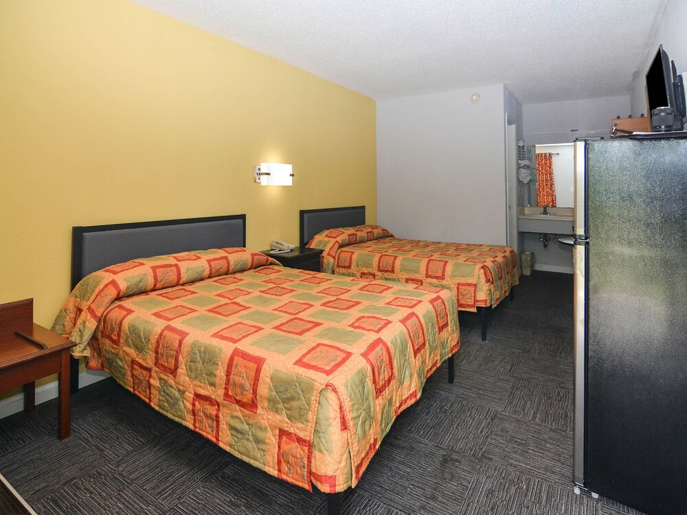 OYO Hotel Calhoun GA I-75 & US-41 Hwy