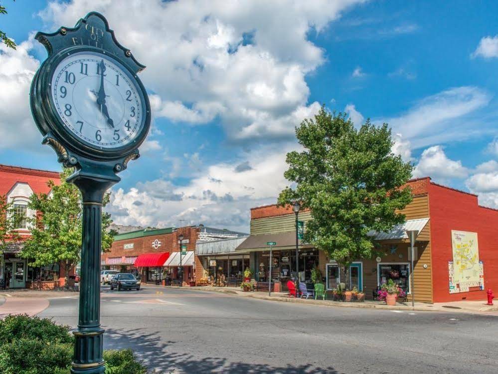 Moonshine Rapids Cabin