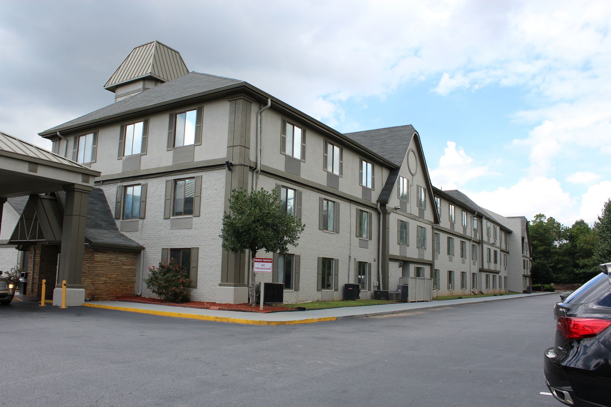 Rite4us Inn & Suites