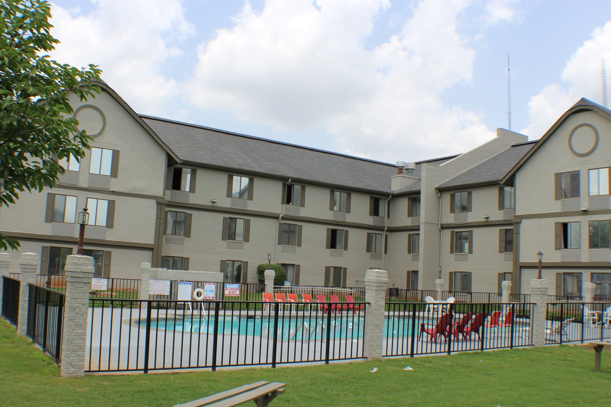 Rite4us Inn & Suites