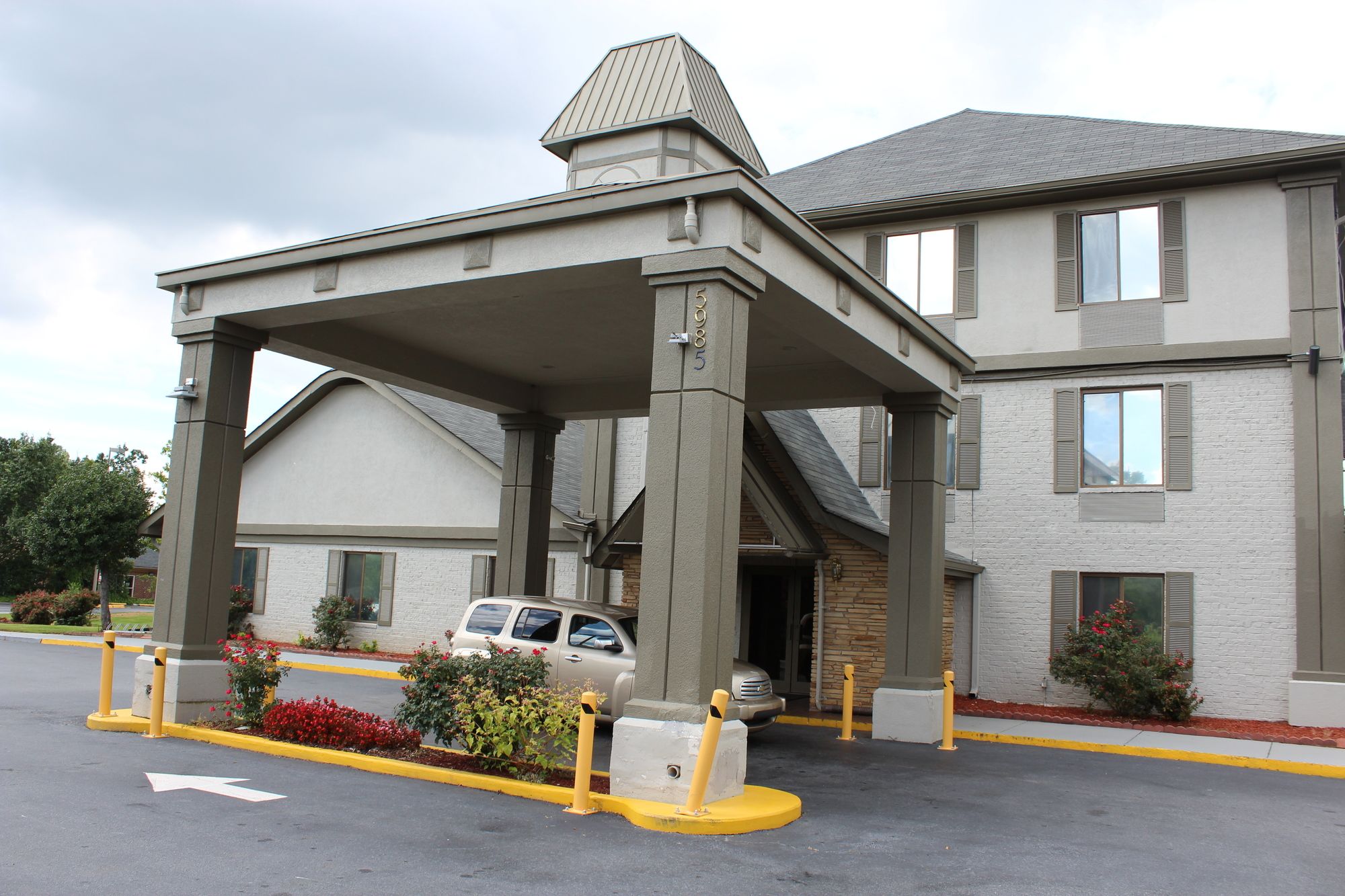 Rite4us Inn & Suites