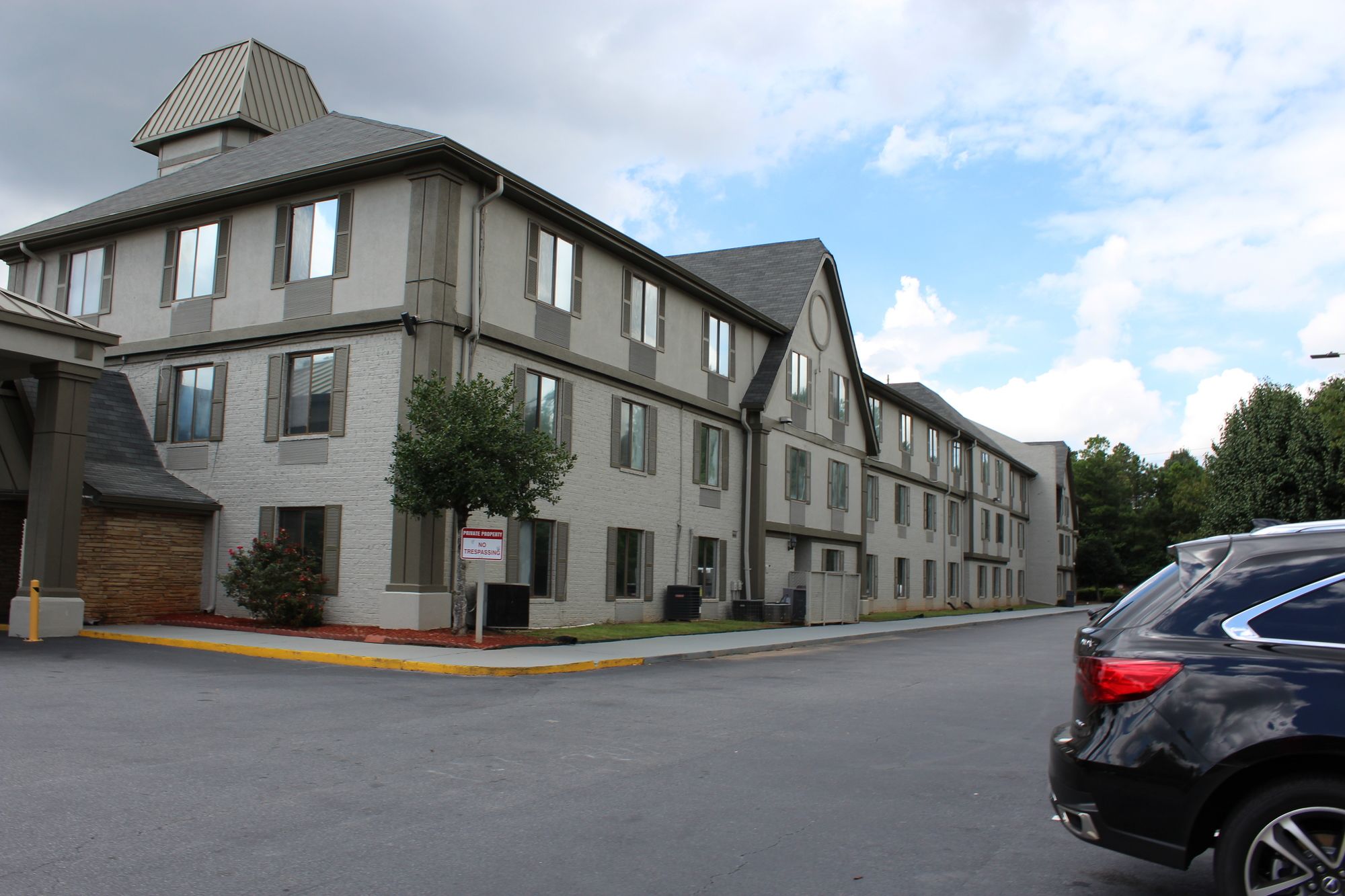 Rite4us Inn & Suites