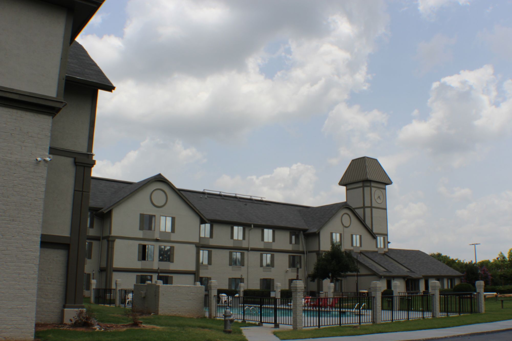 Rite4us Inn & Suites