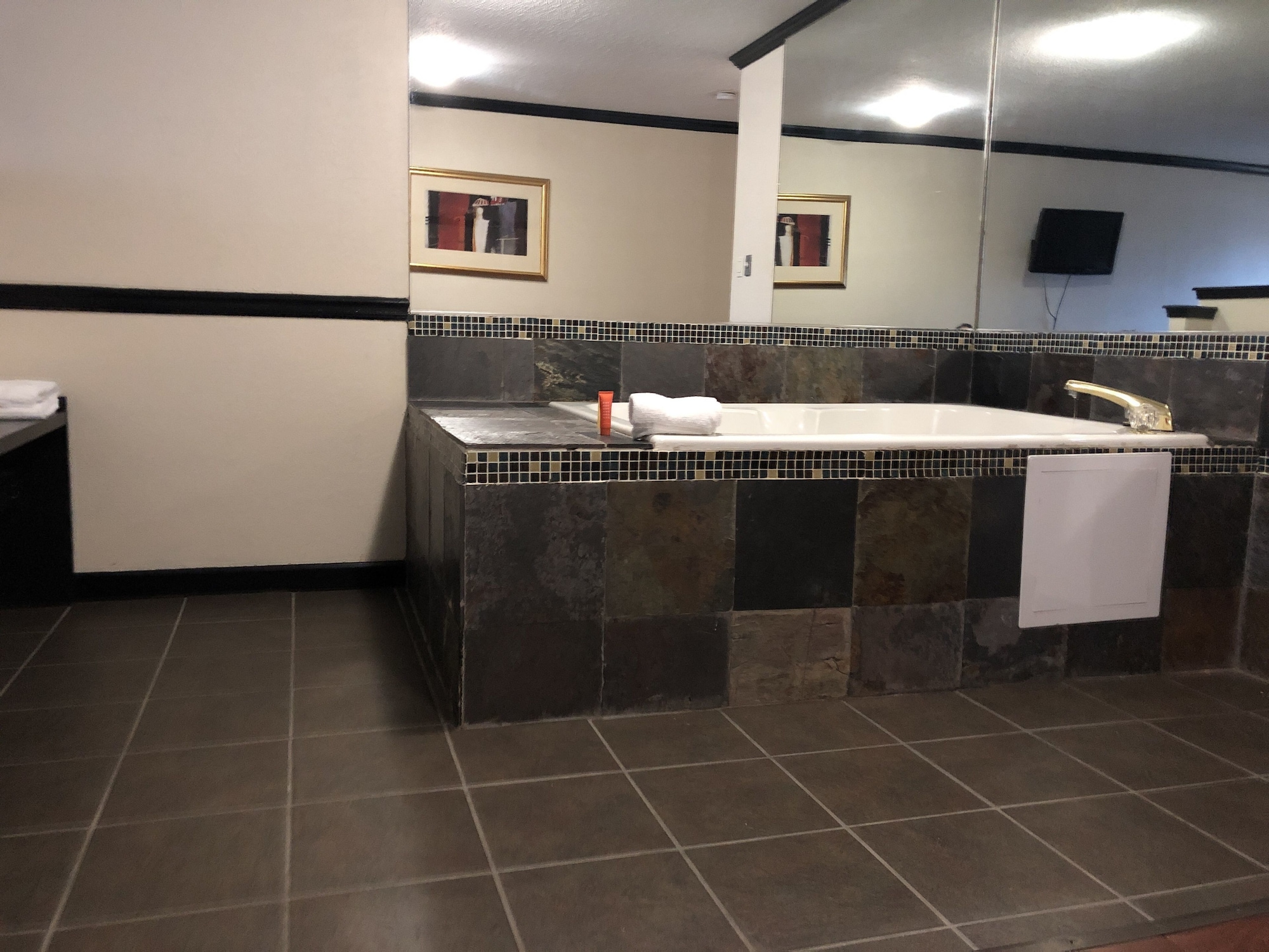 Rite4us Inn & Suites