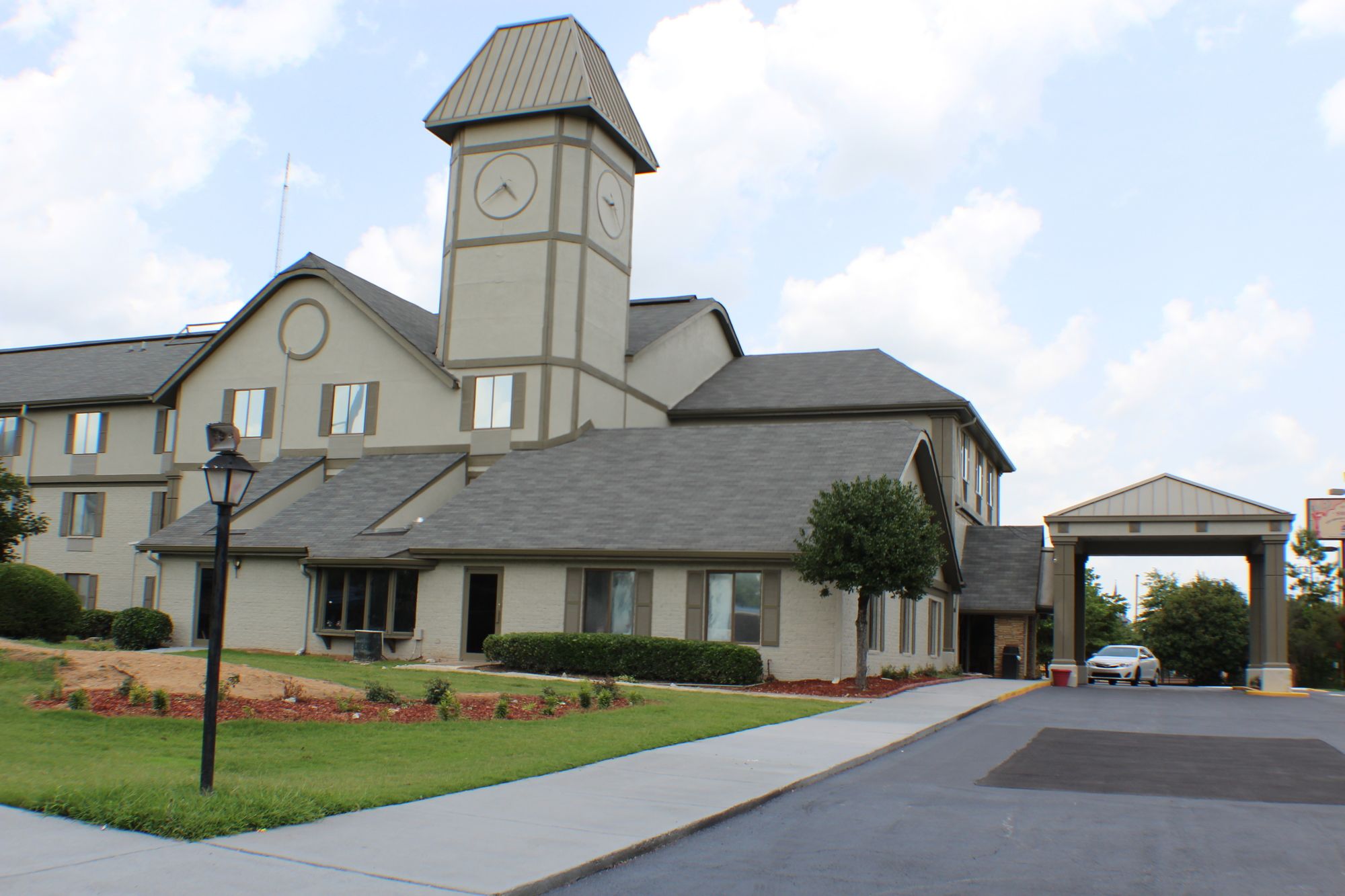 Rite4us Inn & Suites