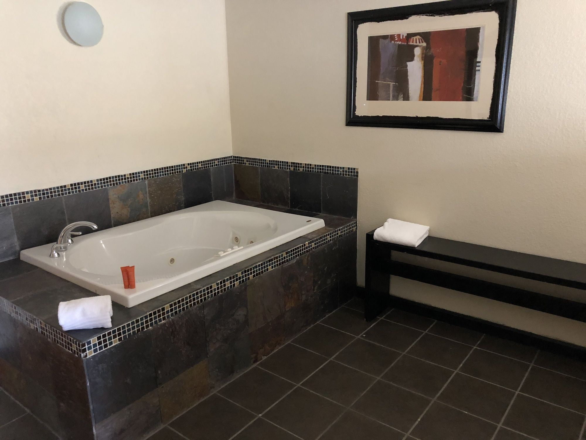 Rite4us Inn & Suites