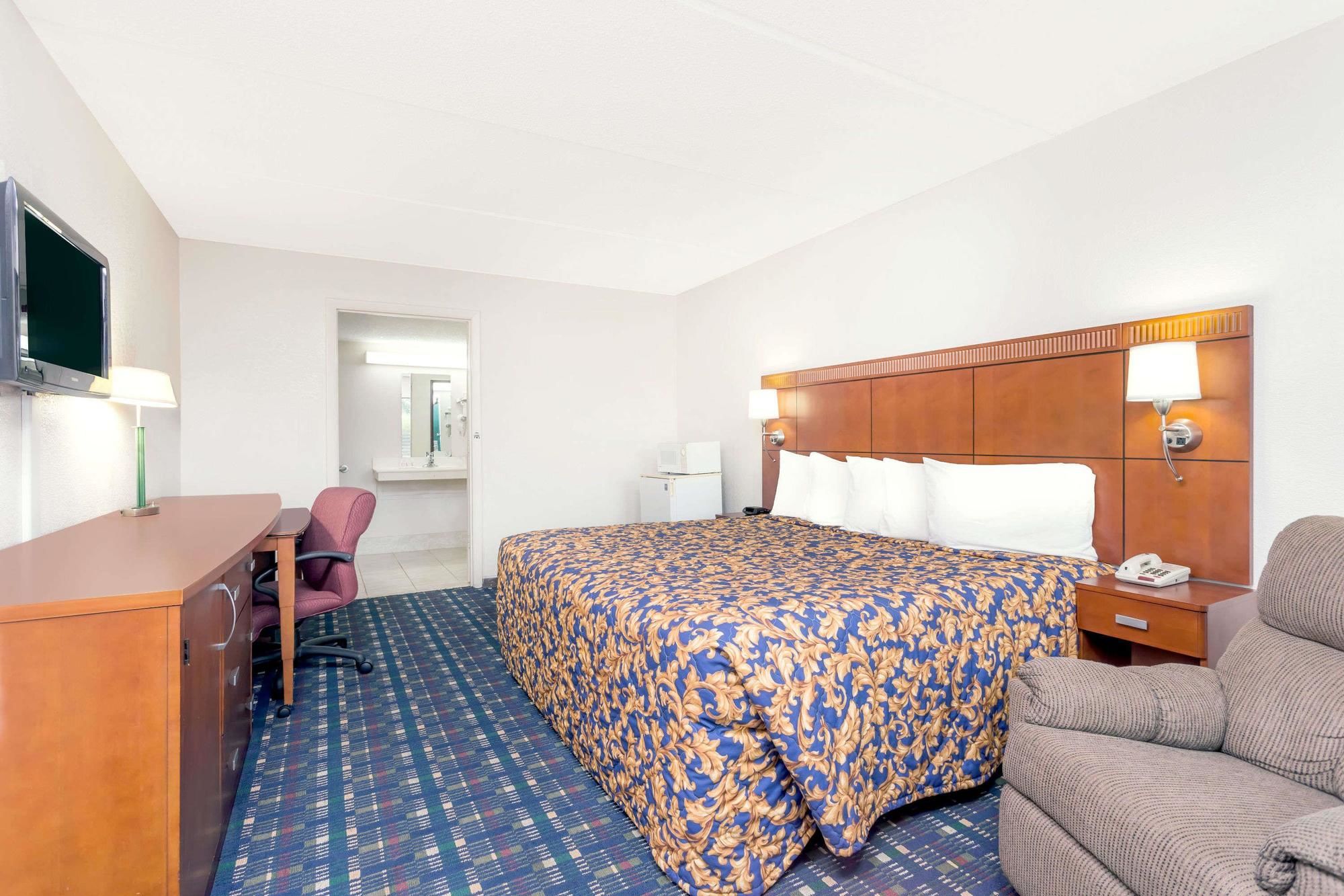 Howard Johnson by Wyndham Perry GA