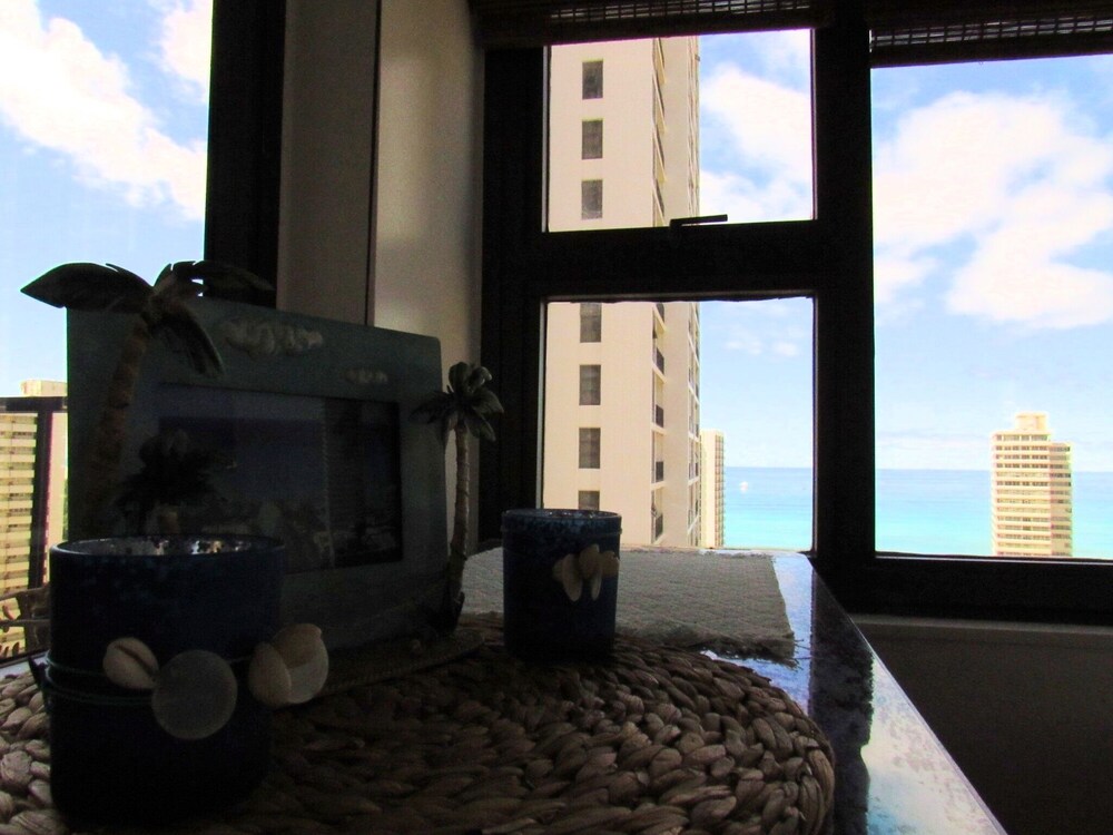 The Waikiki Banyan
