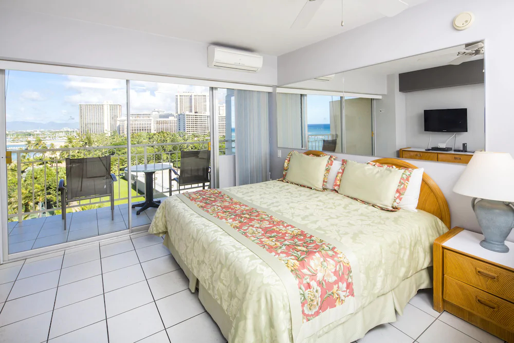 Waikiki Shore by Castle Hotels & Resorts