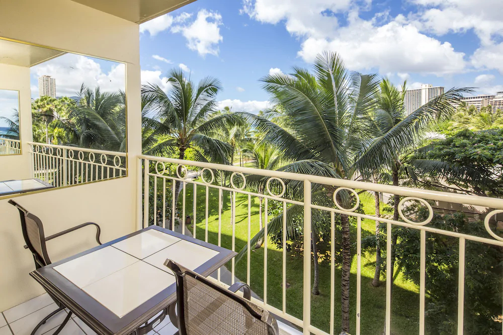 Waikiki Shore by Castle Hotels & Resorts