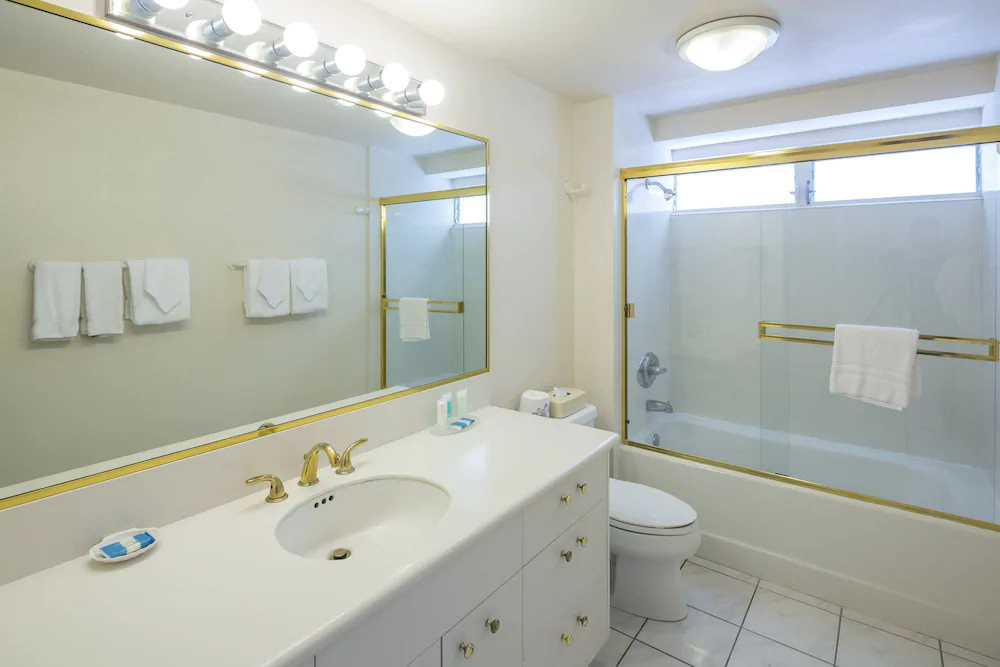 Waikiki Shore by Castle Hotels & Resorts