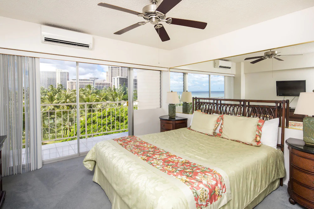 Waikiki Shore by Castle Hotels & Resorts