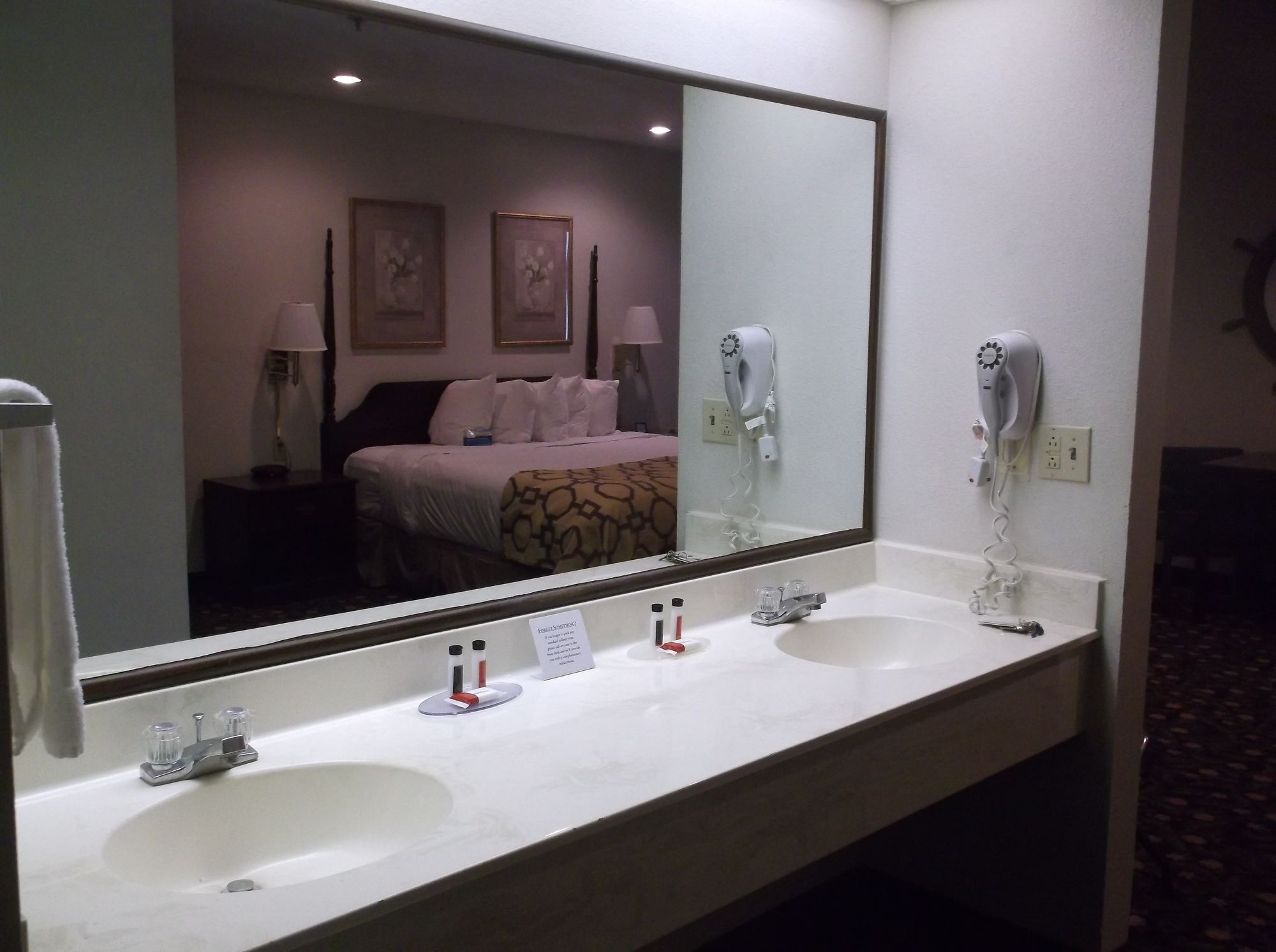 Baymont by Wyndham Metropolis