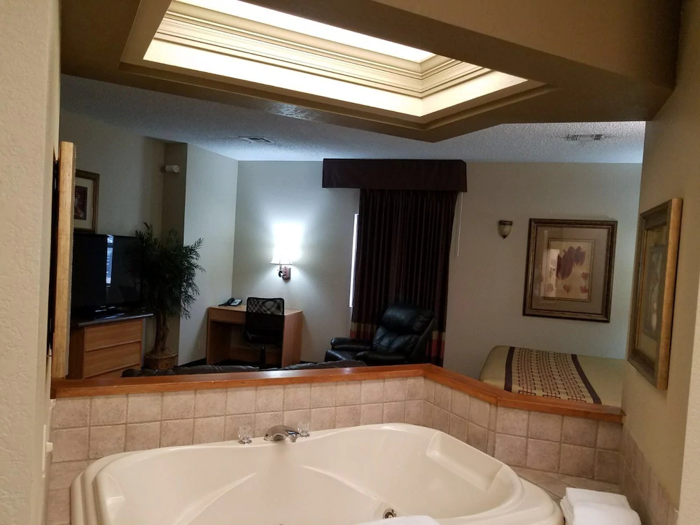 Apple Tree Inn and Suites