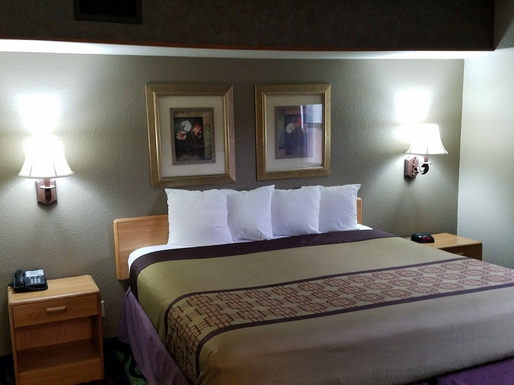 Apple Tree Inn and Suites